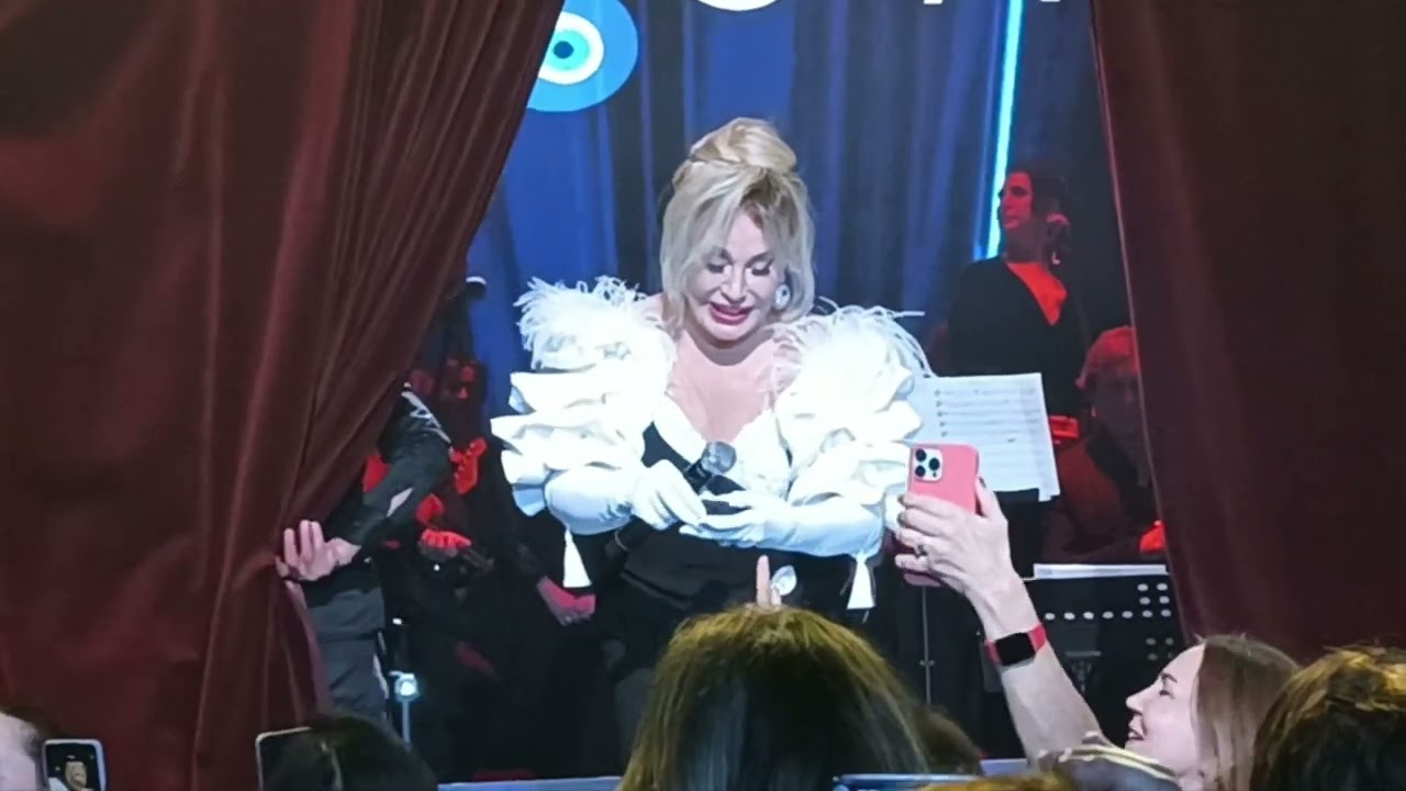 EMEL SAYIN - Mavi Boncuk. Kız Sen İstanbul'un Neresindensin. Konser sonu coşkusu (4 Mayıs 2024 BGM)