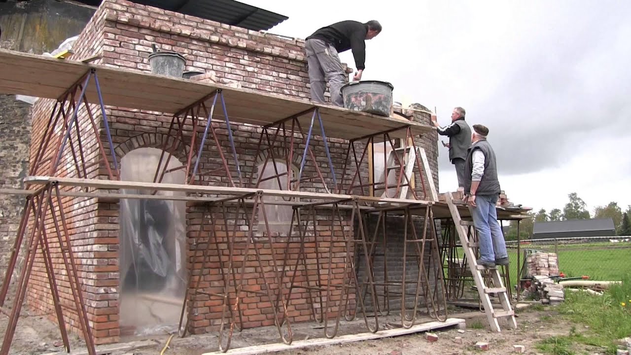 Metselen onderbouw molen 2012.