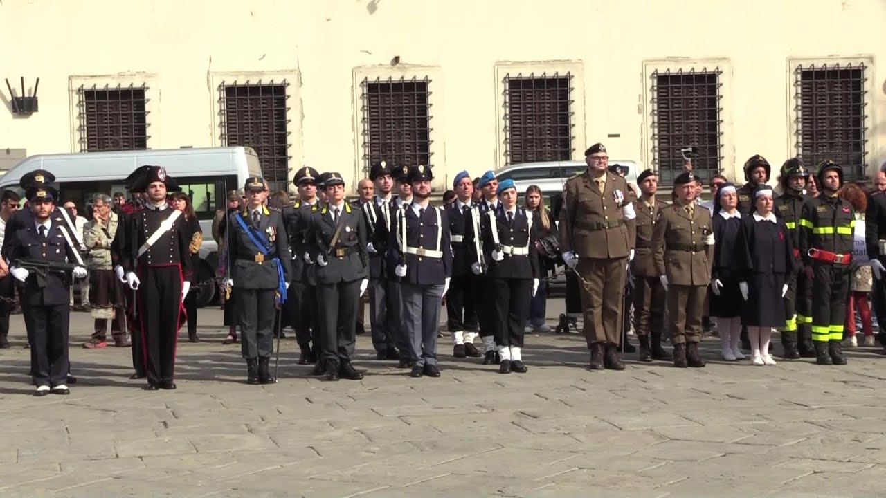 25 aprile, corona d'alloro ai caduti e alzabandiera a Firenze