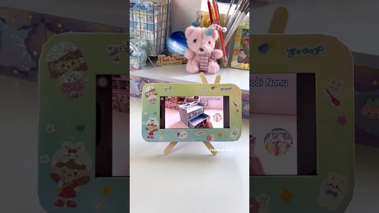 DIY Cute mobile stand | DIY Gi&aacute; đỡ điện thoại h&igrave;nh TV (cre ideas:mukta_art_craft)#diy #craft #shorts