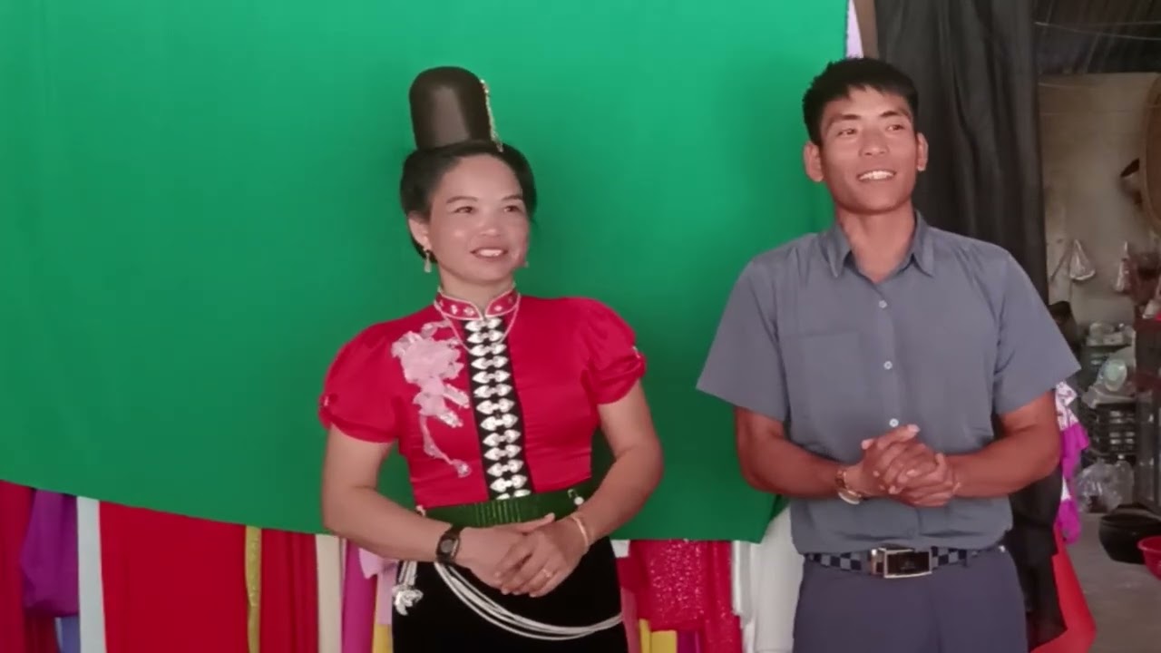 Lò Thị Sinh Mo Đây Rồi hát giao lưu với nhâu 