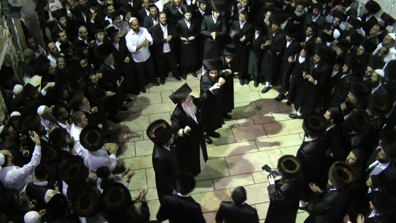 נדיר. תפילה וריקודים עם מוהרא