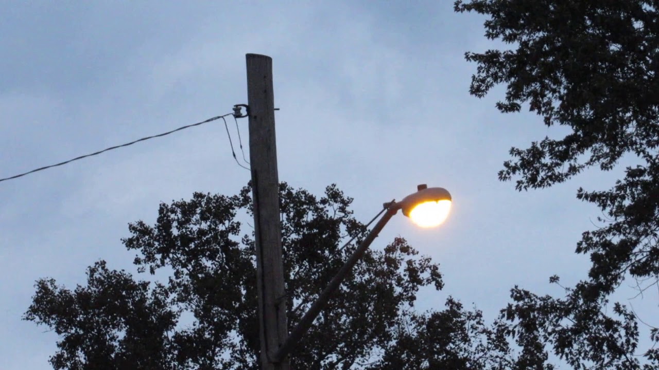 Street Light Turning On At Night And Turning Off In The Morning (2018)