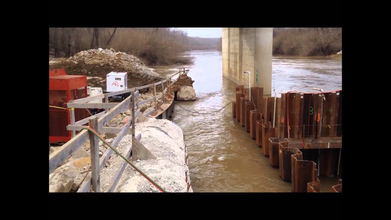 Building a pair of Cofferdams in the Big Muddy River in southern Illinois