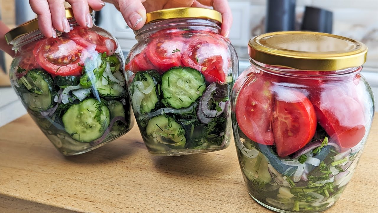 Вот так я храню огурцы и помидоры целый год! На вкус даже лучше свежего