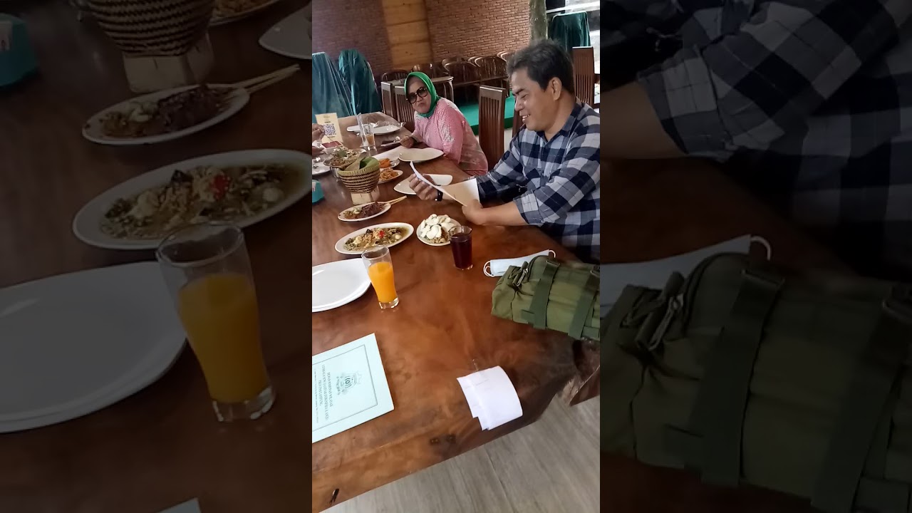 BEGINI JADINYA KALO PELUKIS+KURATOR (DAVID) BACA PUISI.BADIDONG SOB