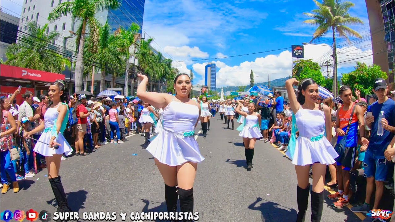 Tinecos Music Band en Desfile de Correo de San Salvador.