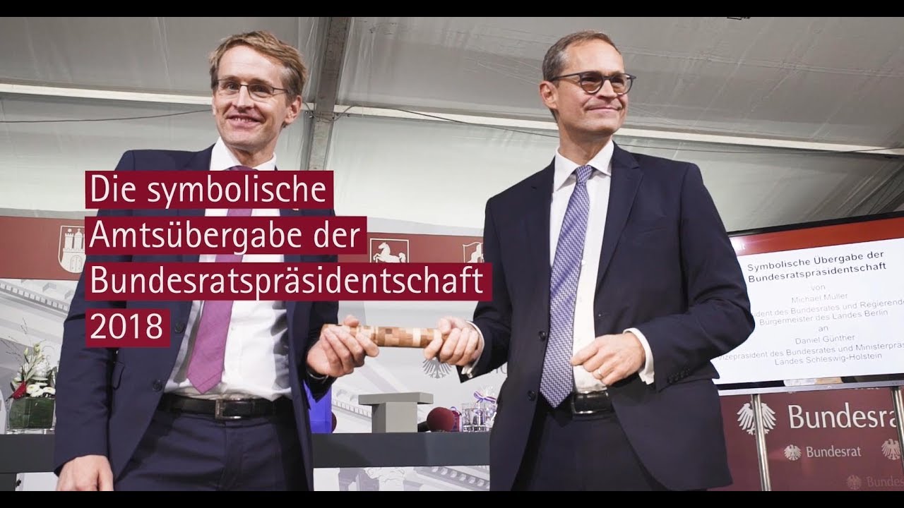 Symbolische Amts&uuml;bergabe: Staffelstab der Bundesratspr&auml;sidentschaft geht von M. M&uuml;ller an D. G&uuml;nther