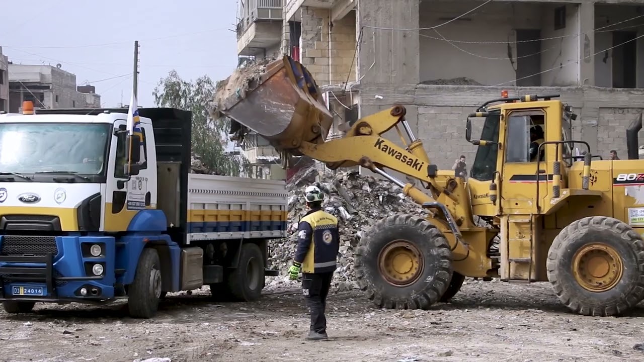 جهود متواصلة لفرقنا ضمن مشروع إزالة الأنقاض من أحياء مدينة حلب.