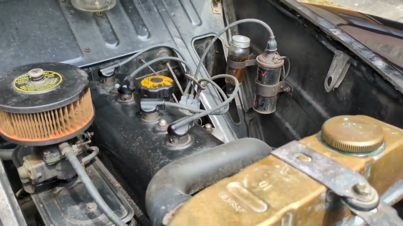 Peugeot 203 C de 1956 - Intérieur et Sous le Capot.
