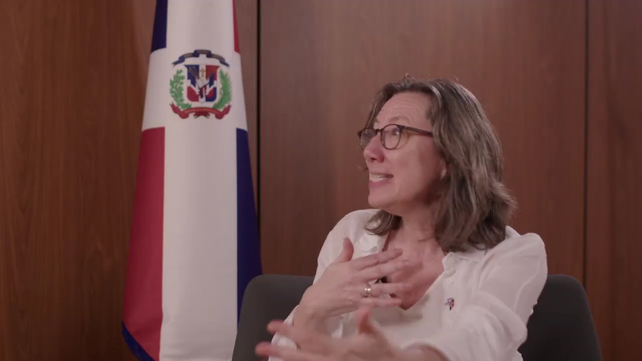 Cómo la Tecnología Transforma la Educación: Entrevista con la Dra. Laura Levin.