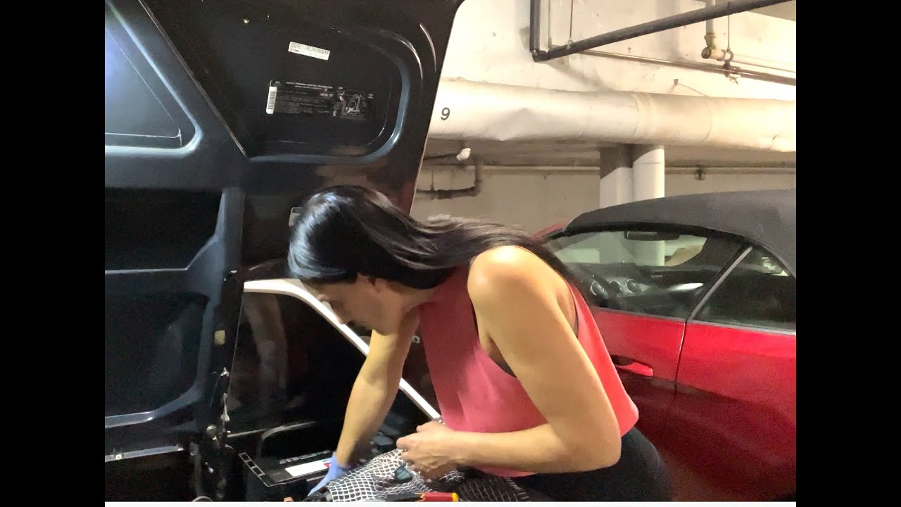 How to change the battery on a Pontiac Fiero