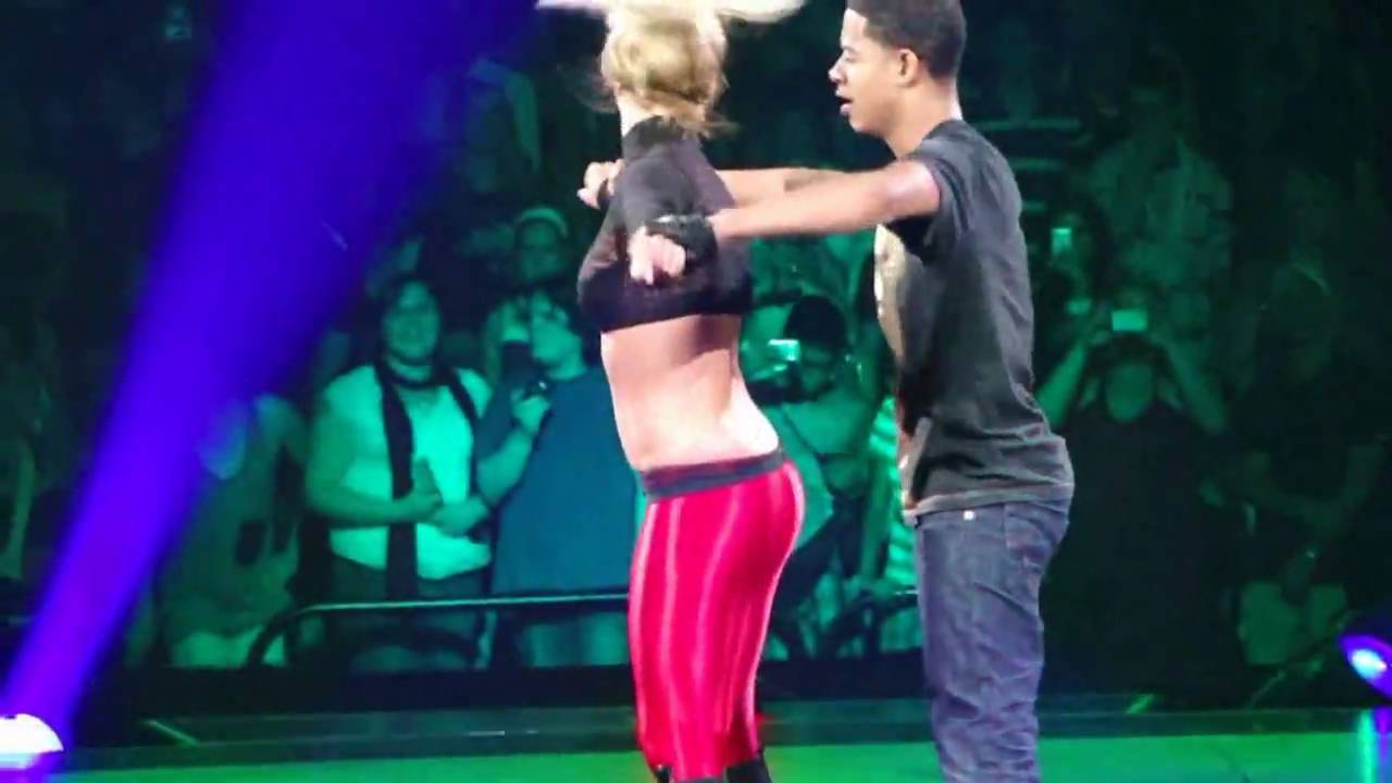 Britney Spears - Toxic 1080p (Circus Tour DVD 2010)