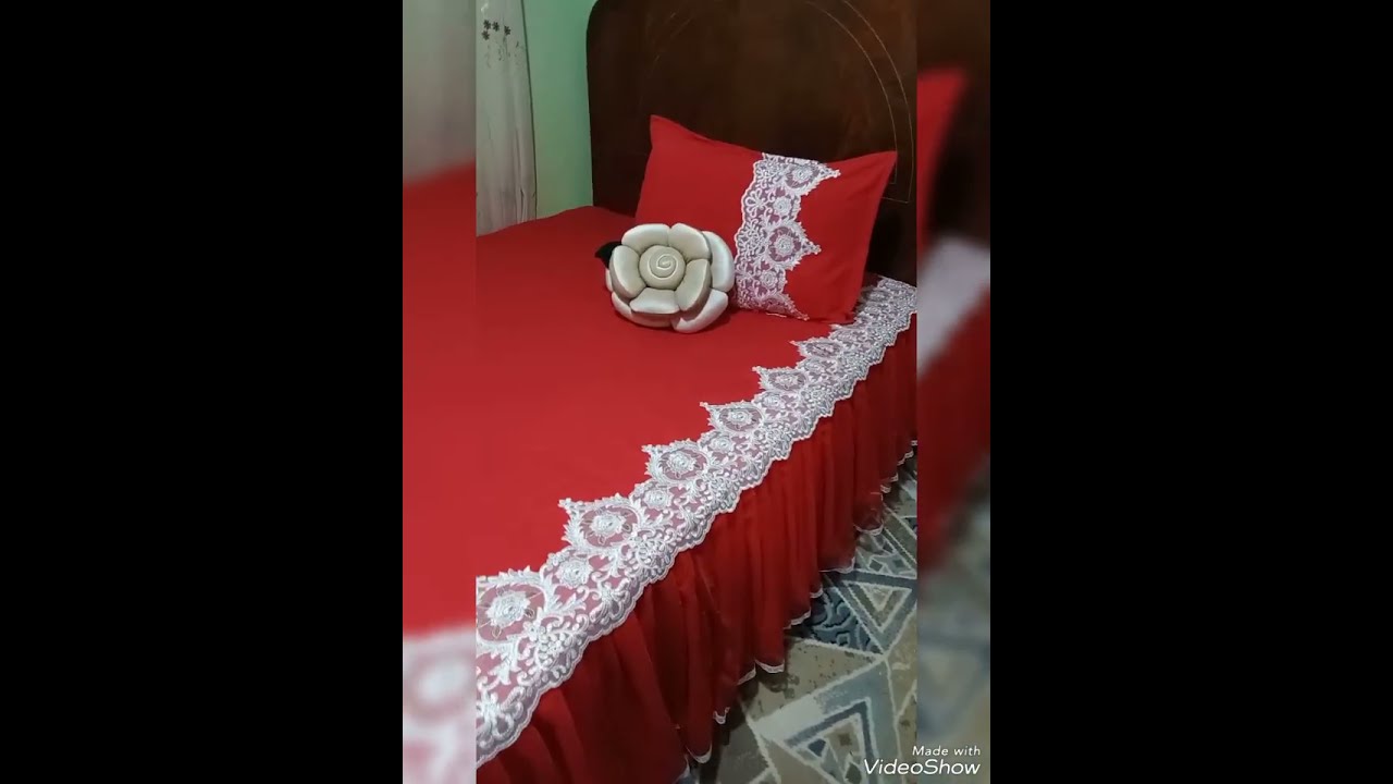 تشكيله من مفارش سرير ساده