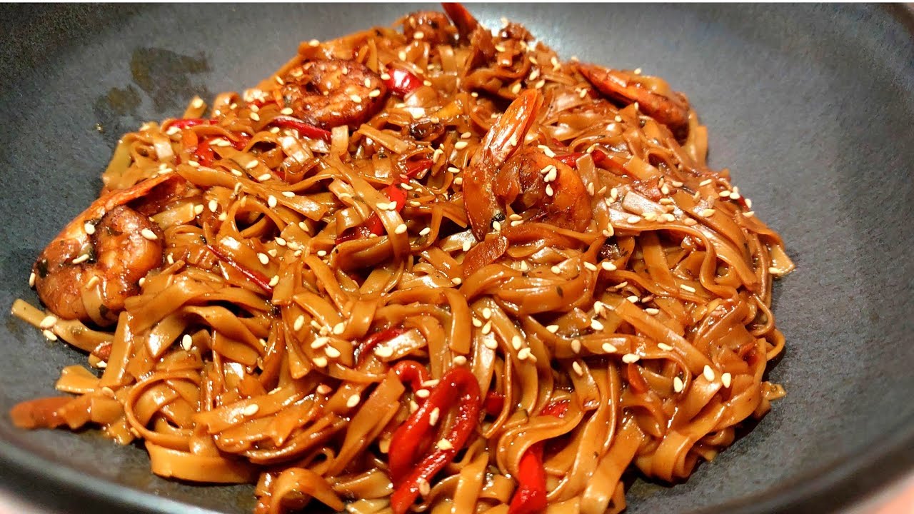 woks aux crevettes caramélisées | 🦐  لعشاق الاكل الأسيوي، نودلز بالقمرون المعسل