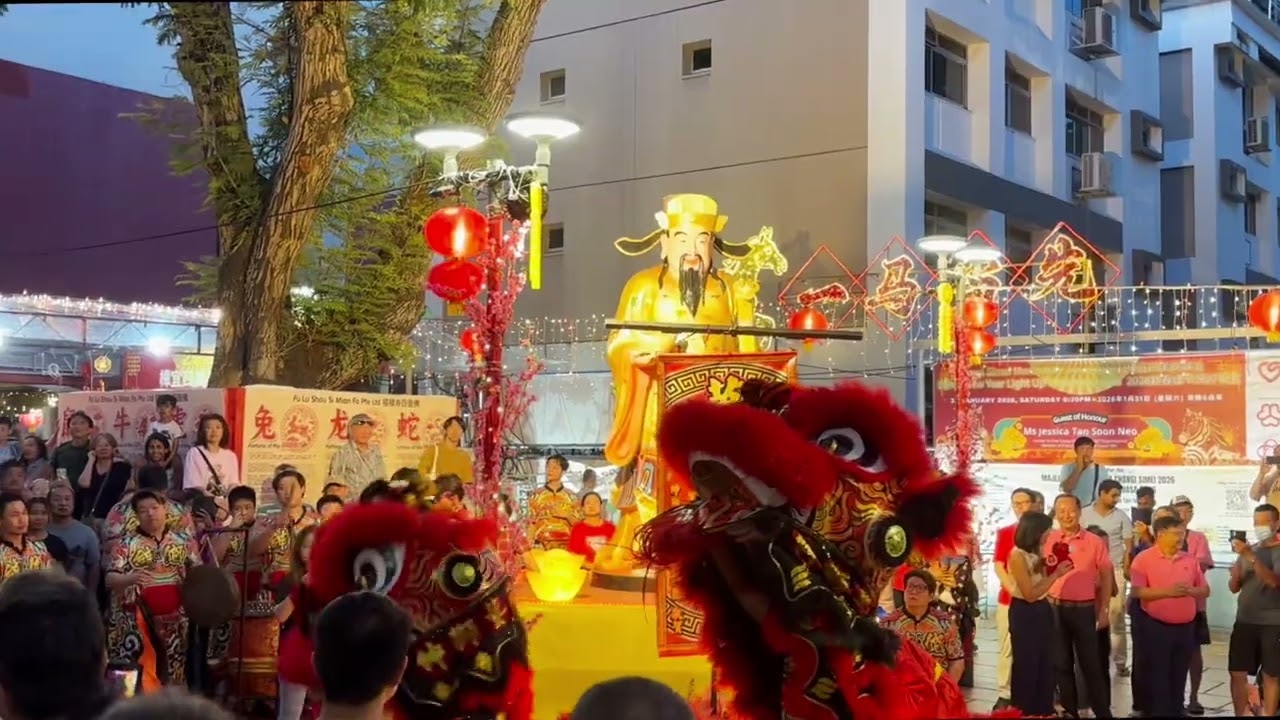 Lion Dance ,Singapore during Chinese new year season #singaporetouristattractions #singaporevideos