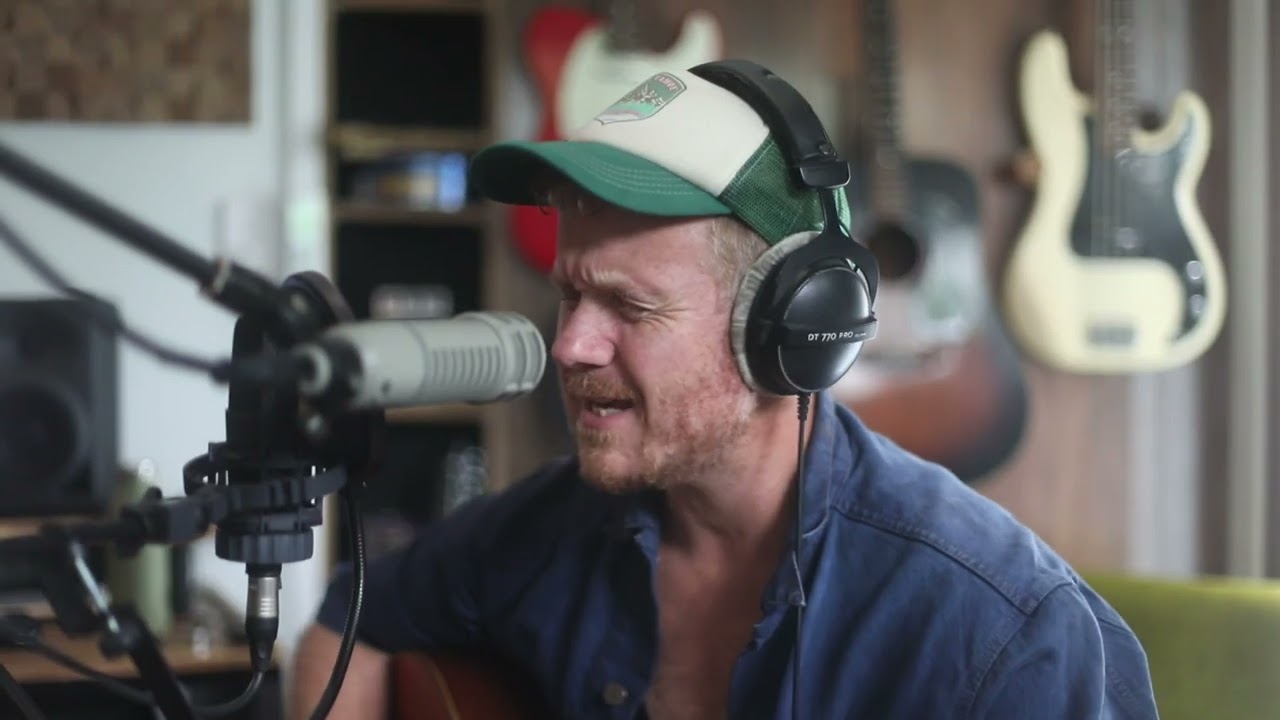 Tim Hart - Parasol (Official Performance Video)