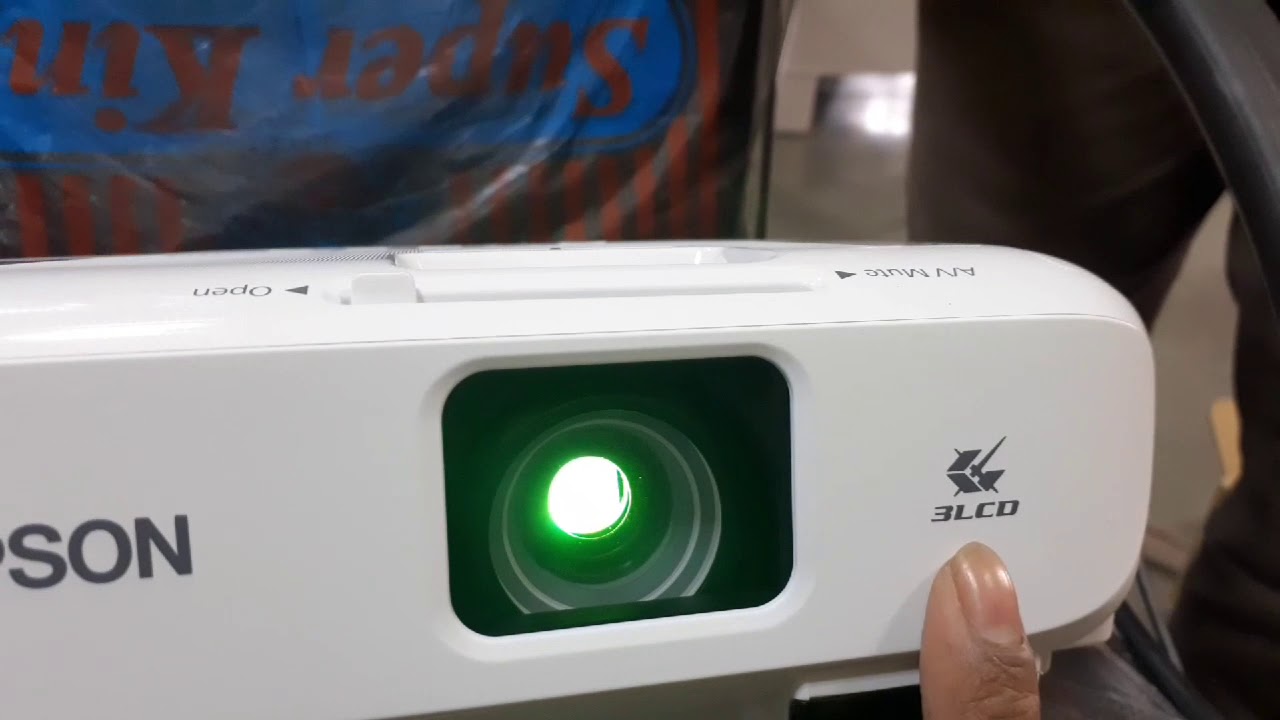 Unboxing Epson EB-X05 LCD Projector