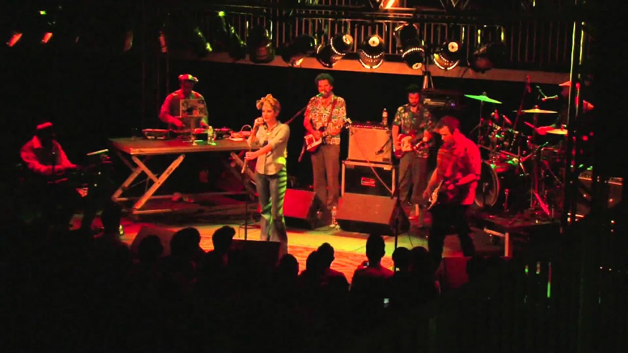 CÉU - KINKY REGGAE - CCJ