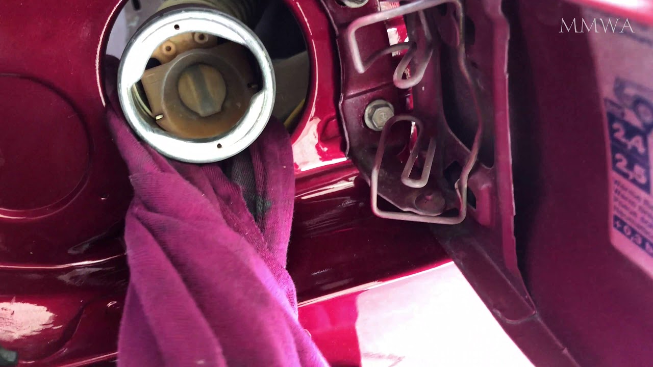 W124 - Fuel tank in place and rear lid seal installed