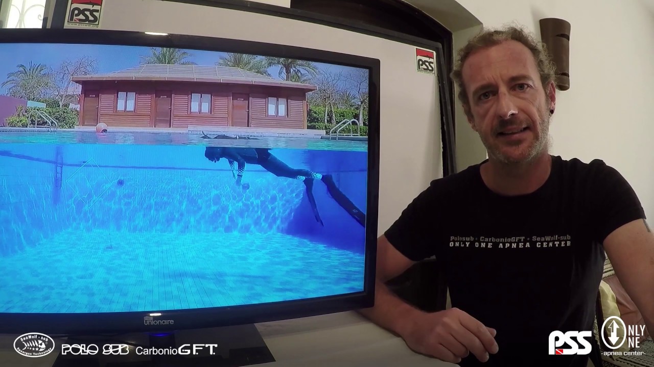 Tecniche di apnea: capovolta a squadra.