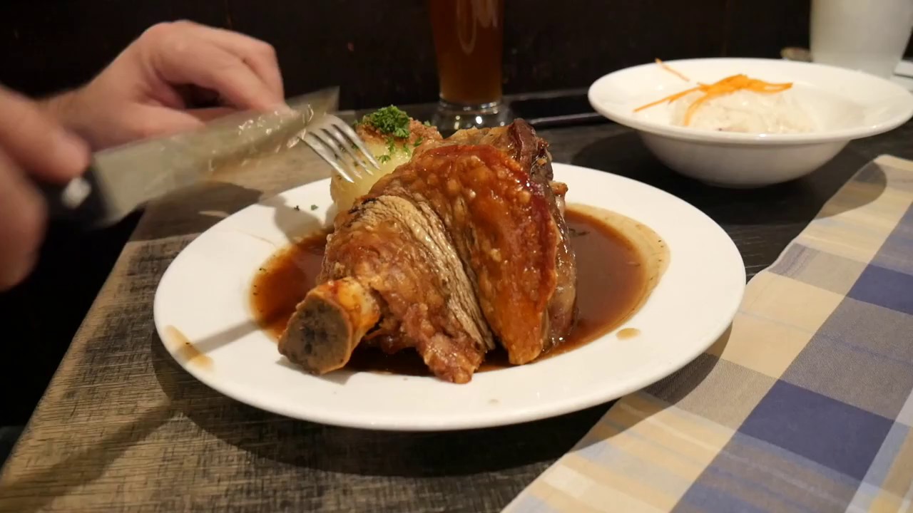 How to eat Schweinshaxe at Schneider Br&auml;uhaus