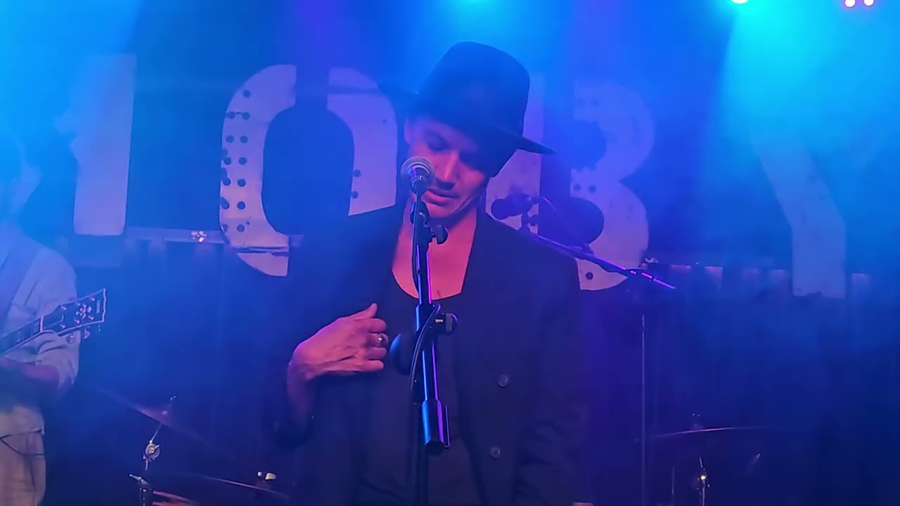 THE SLOW SHOW - Strangers Now (Live in Madrid)