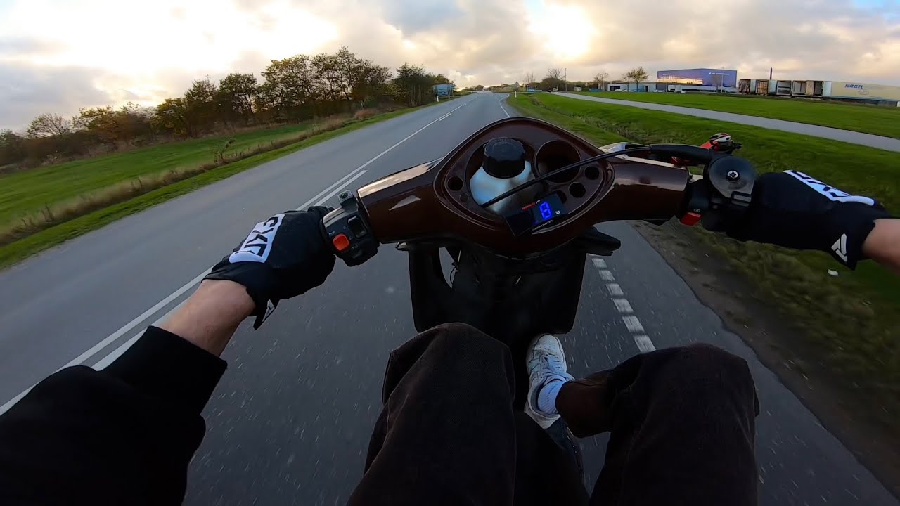 Vælter bagover på Joggen og fikser den igen