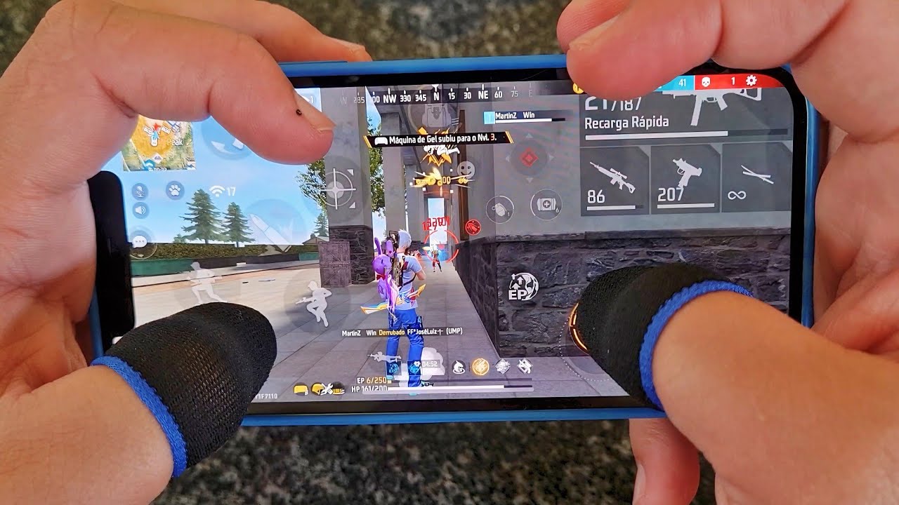 É ASSIM QUE SE JOGA SOLO X SQUAD NO RUSHADÃO!! HANDCAM FREE FIRE!!
