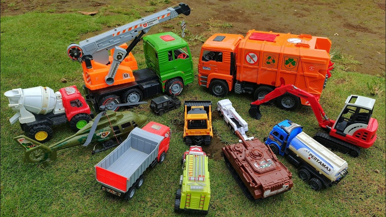Mencari dan Merakit Mobil mobilan Garbage truck Sampah Excavator Pesawat Helikopter Bulldozer Crane