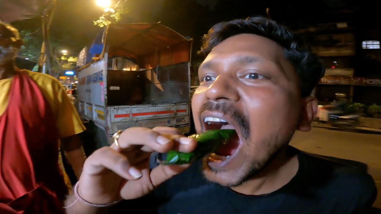 Chewing Betel Nut Leaf in Mumbai India 🇮🇳