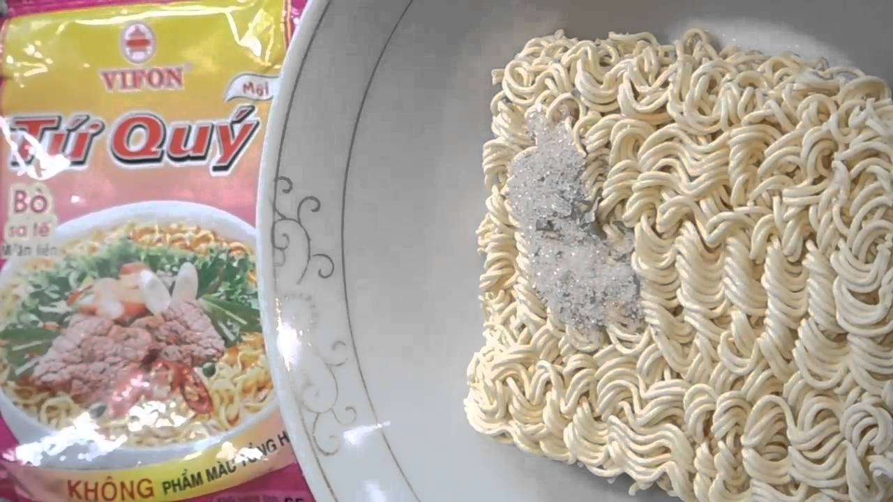 No.4893 VIFON (Vietnam) Tứ Quý Bò sa tế Mì ăn liền