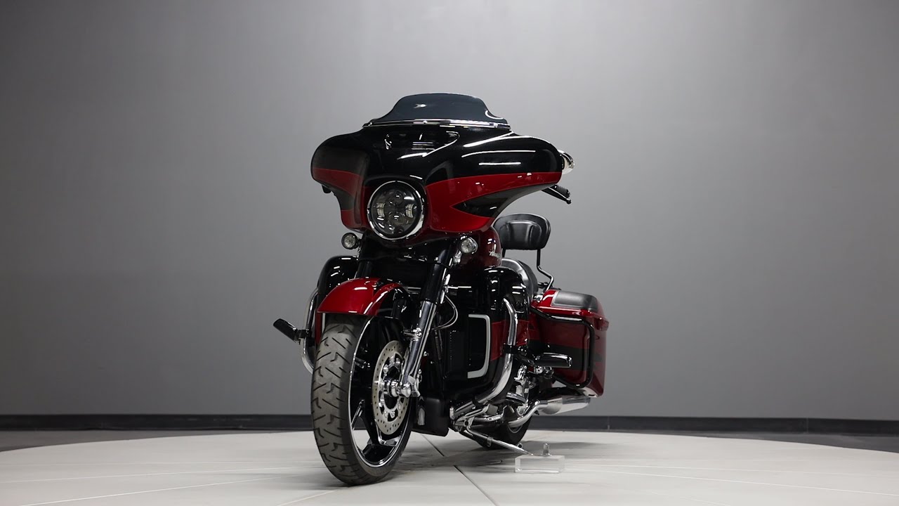 2017 HARLEY-DAVIDSON CVO STREET GLIDE - FLHXSE TEST RIDE HAR960695