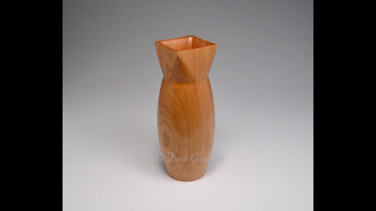 Tournage sur bois (Démo No.20) - Vase géométrique.