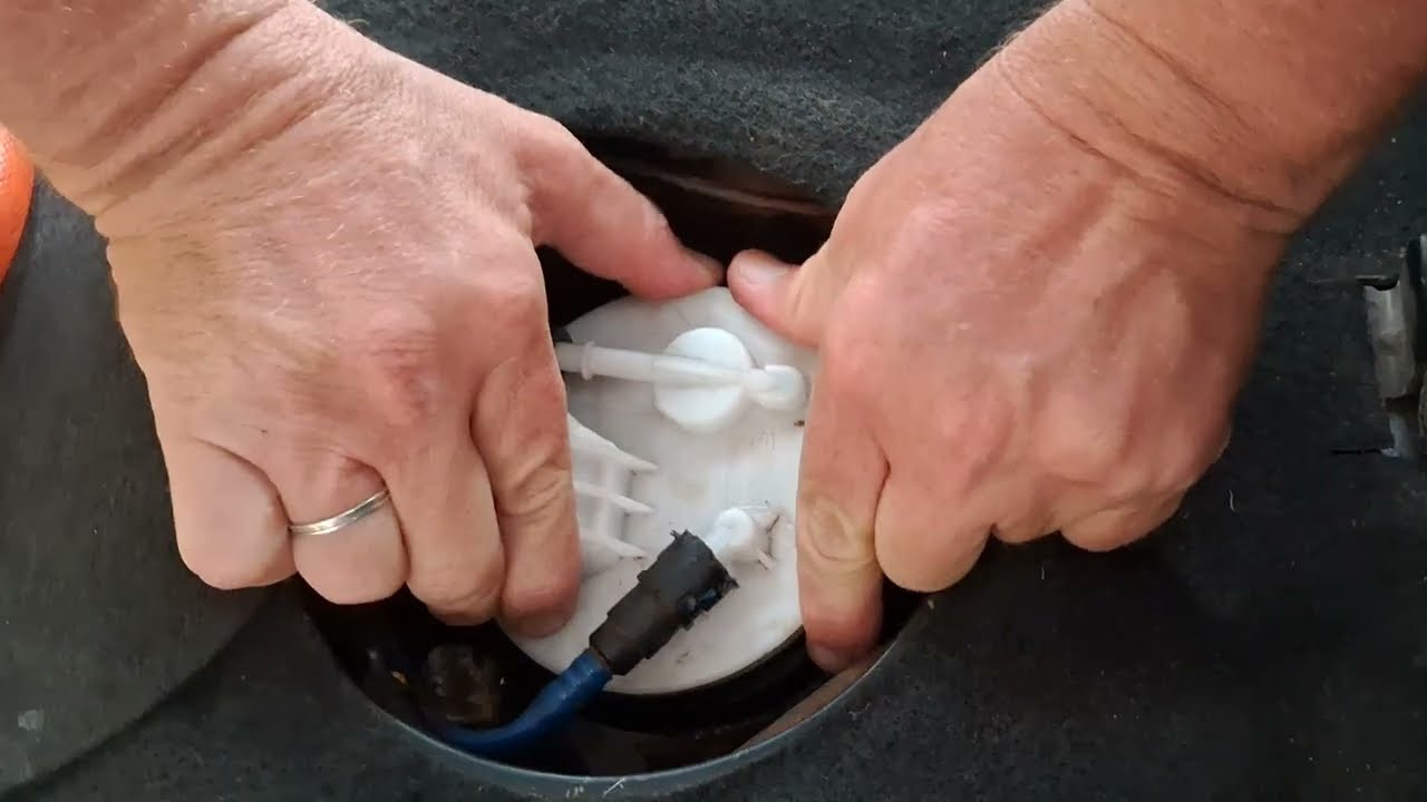 Troca da boia de combustível do Corsa Sedan 2006 - Sensor de Nível de combustível