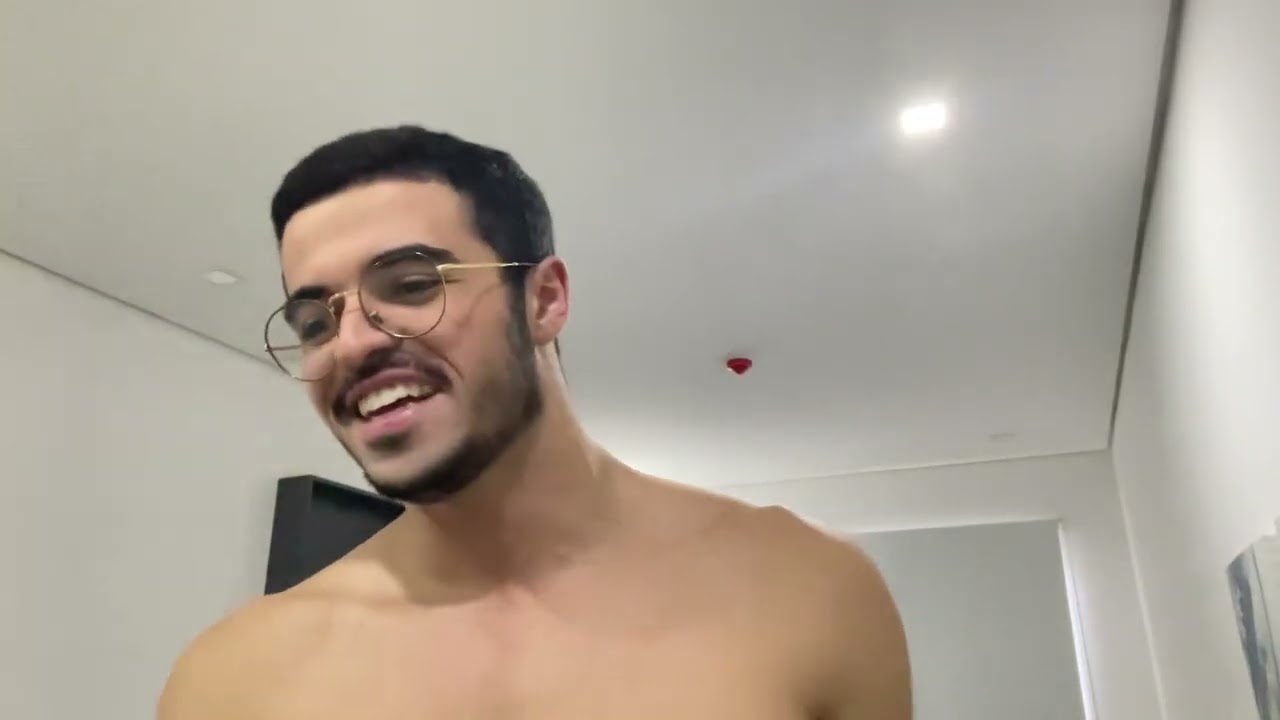 Je mesure 1m70, j’ai des mains de fille et jamais eu de copine