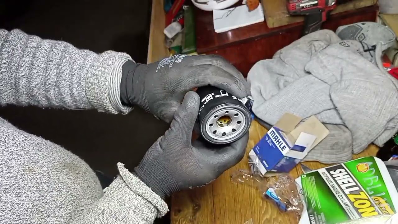 Как готовить масляный фильтр к установке на двигатель.