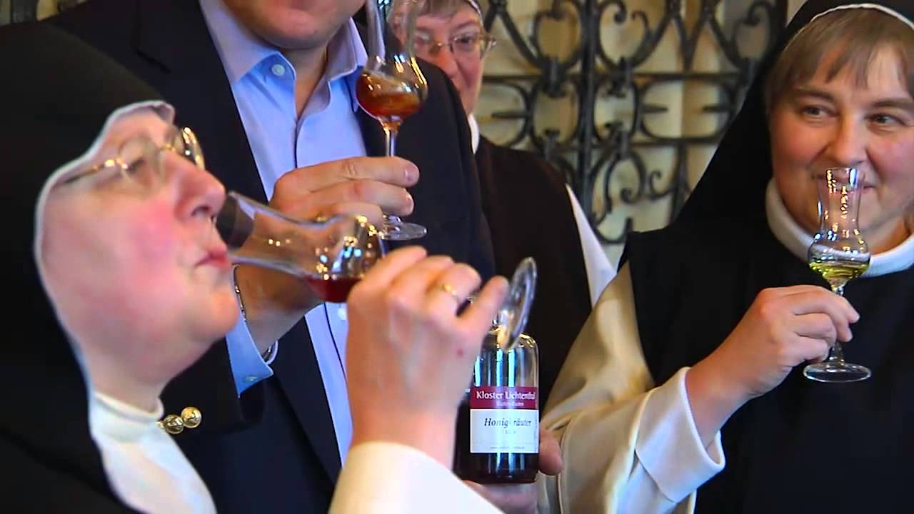 Zisterzienserinnen im Kloster Lichtental stellen drei neue Klosterliköre nach Rezepten von 1639 vor