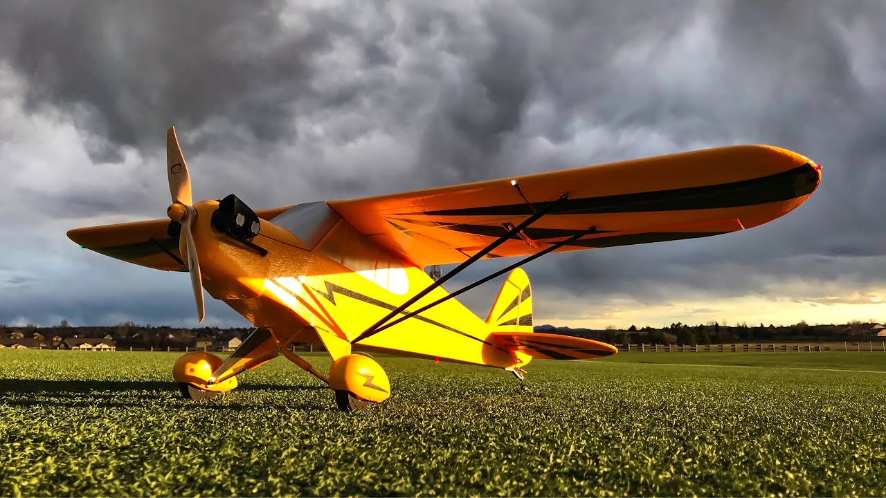 Eflite Clipped Wing Cub 1.2m BNF Basic - Golden Hour 4S Flight