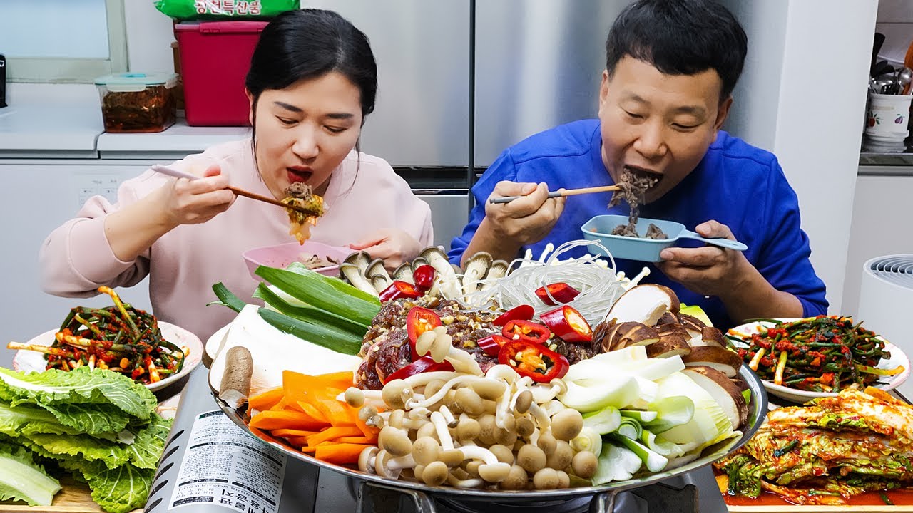 Корейская домашняя еда | Bulgogi Jeongol (Говядина и грибы рагу) АСМР МУКБАНГ EATING SHOW