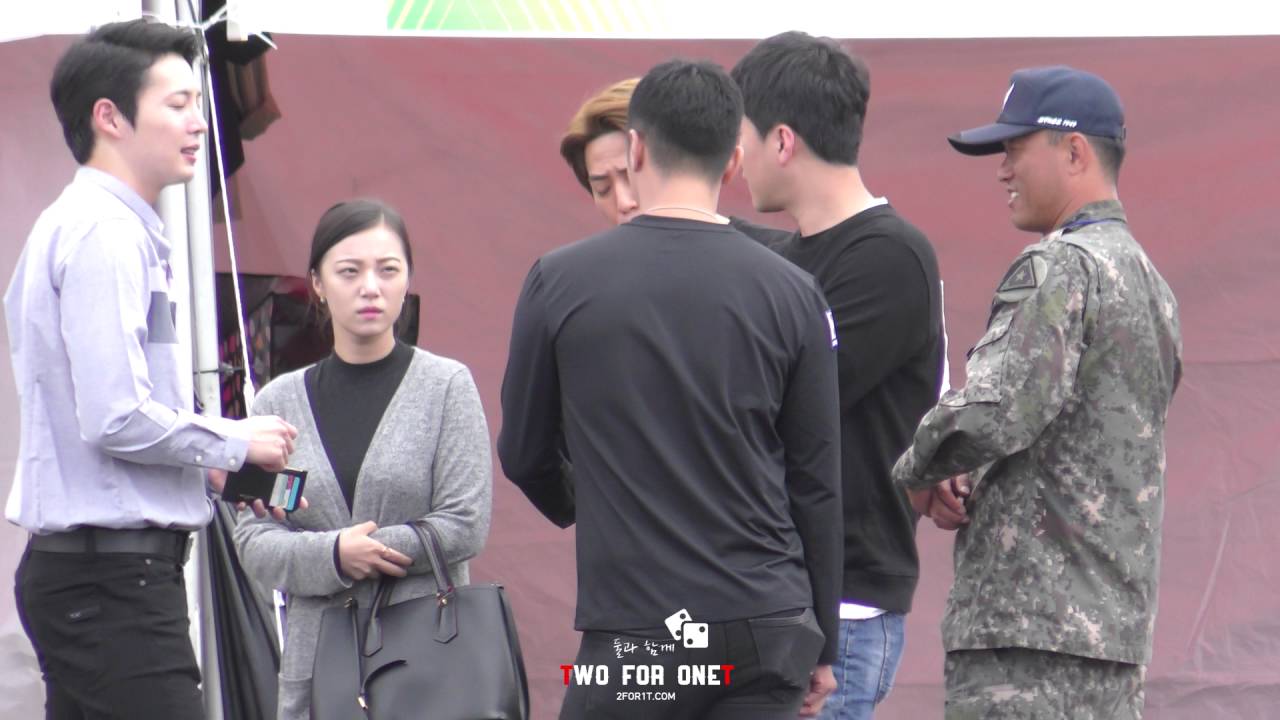 161005 계룡군문화축제 인사하는 윤호