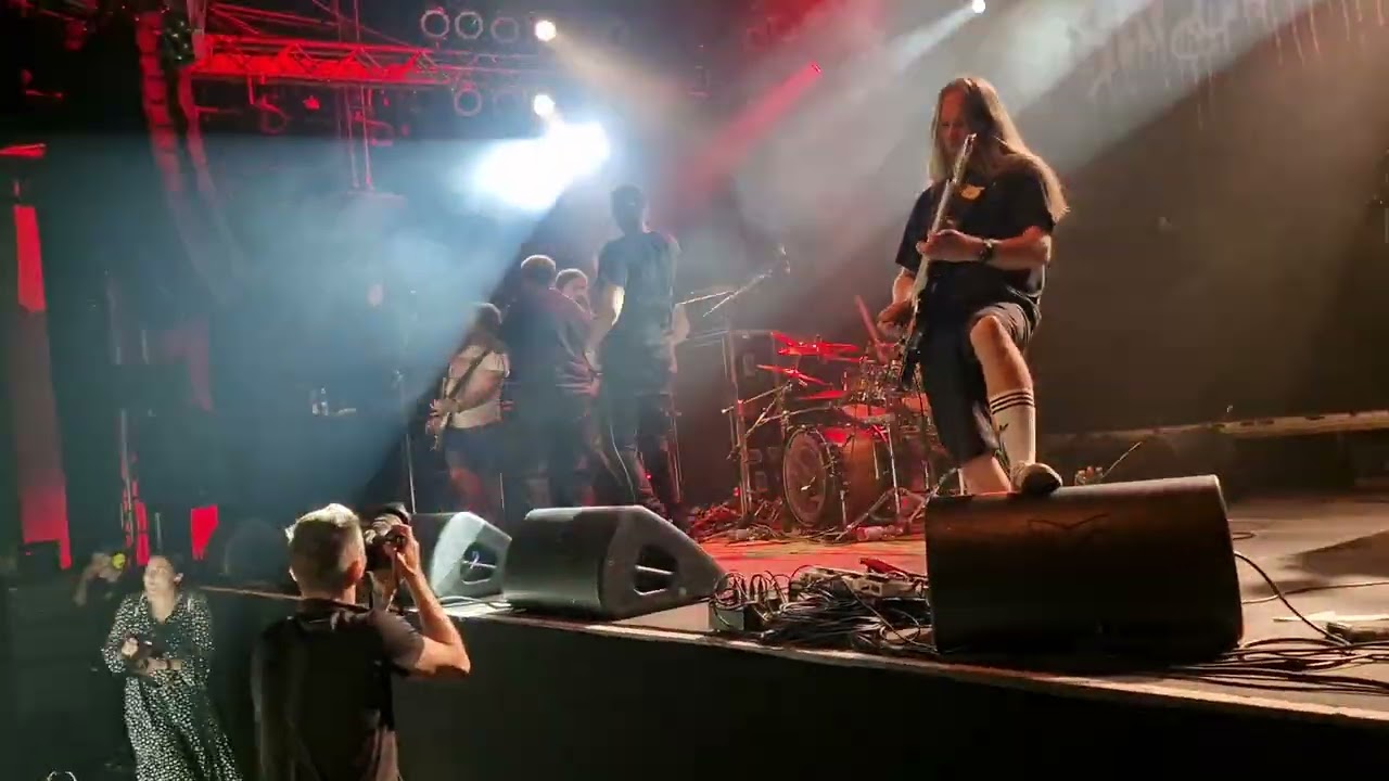 Lähiöbotox - Rikkinäinen Suomi + Lähiöni tuote (Live @ Valtteri Festival 2023)