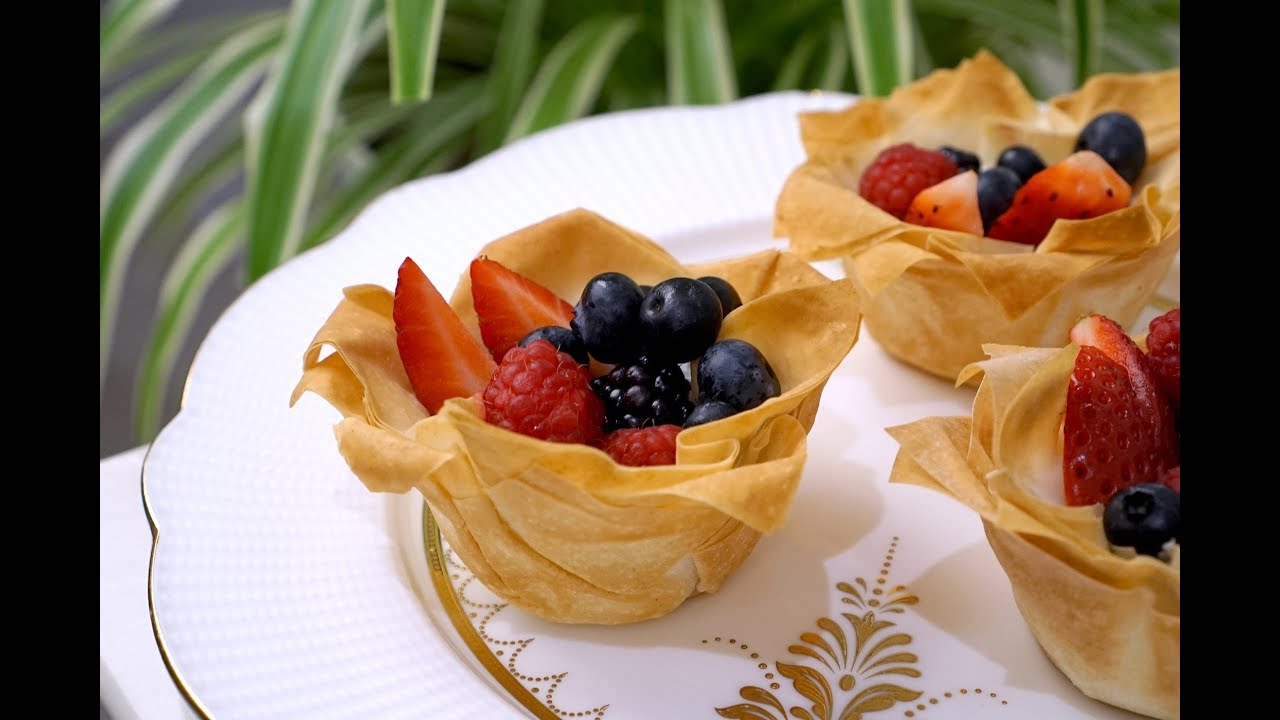 Berry & Yogurt Phyllo Nests  浆果酸奶酥皮巢 (试着把水果和酸奶吃得高大上一点吧！）