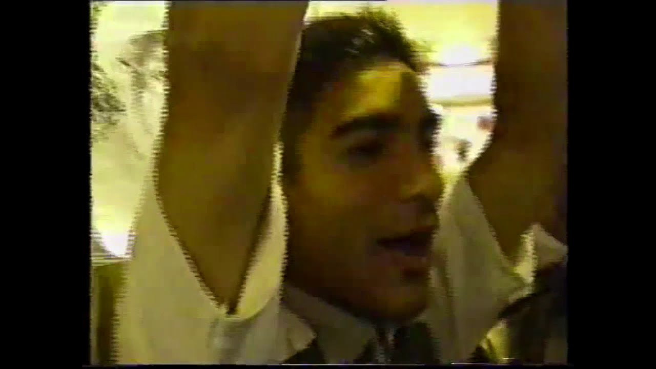 الجزء الاول من استقبال الاهالي للشيخ حمزة الديري عند عودته من لندن في 5 مارس  2001