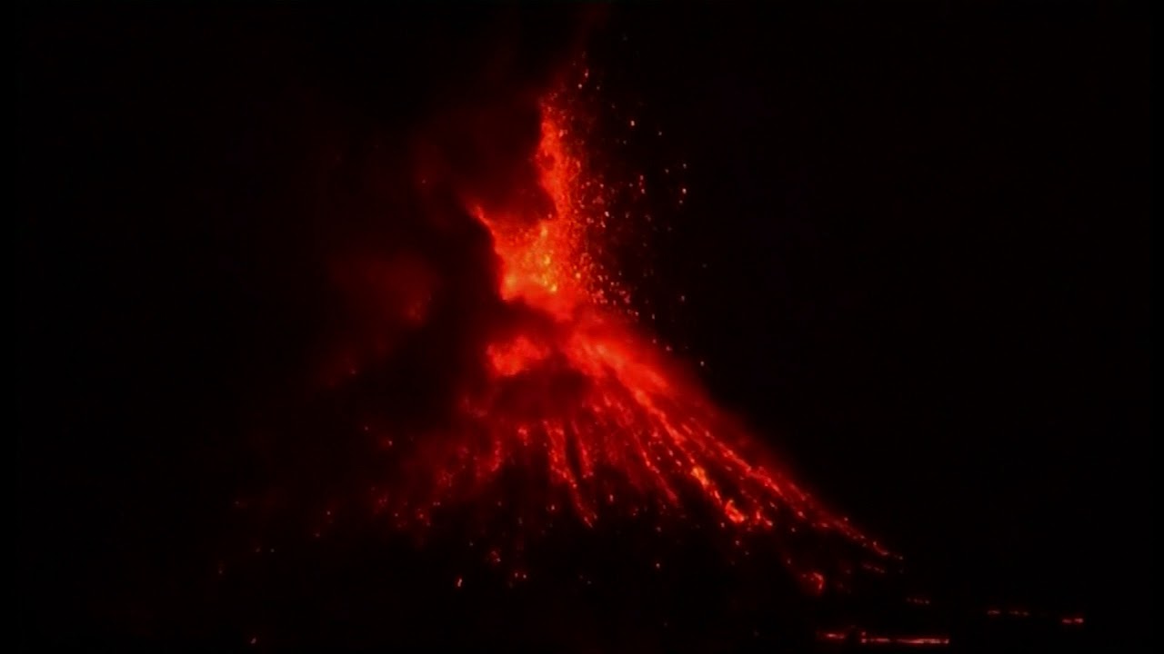 Anak Krakatoa volcano images (Indonesia) - BBC News - 23rd December 2018