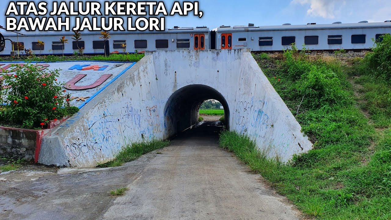 JARANG DIKETAHUI ORANG ! TEROWONGAN LORI PG REWULU YOGYAKARTA YANG CROSSING DENGAN JALUR KA