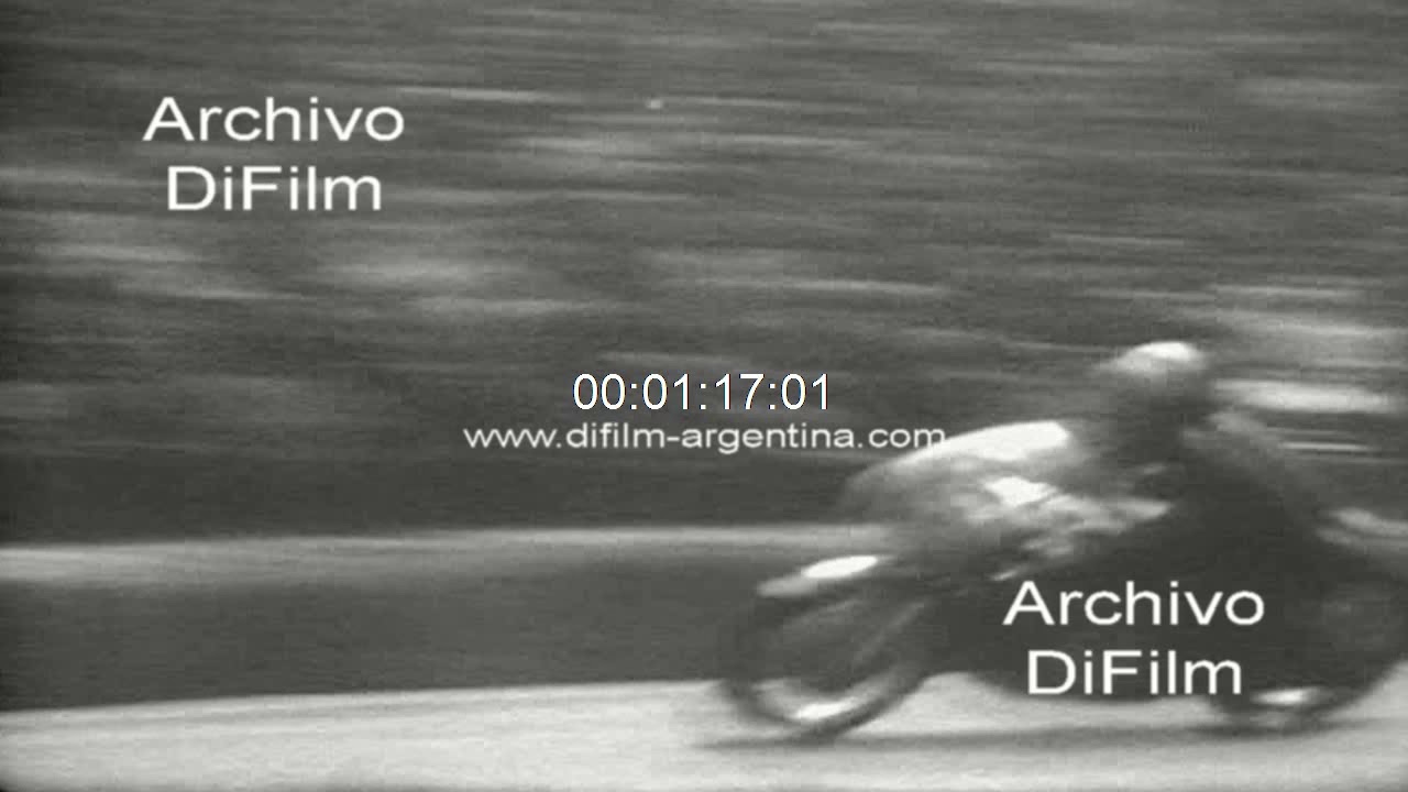 Giacomo Agostini gana en el circuito de Sachsenring - DDR 1970