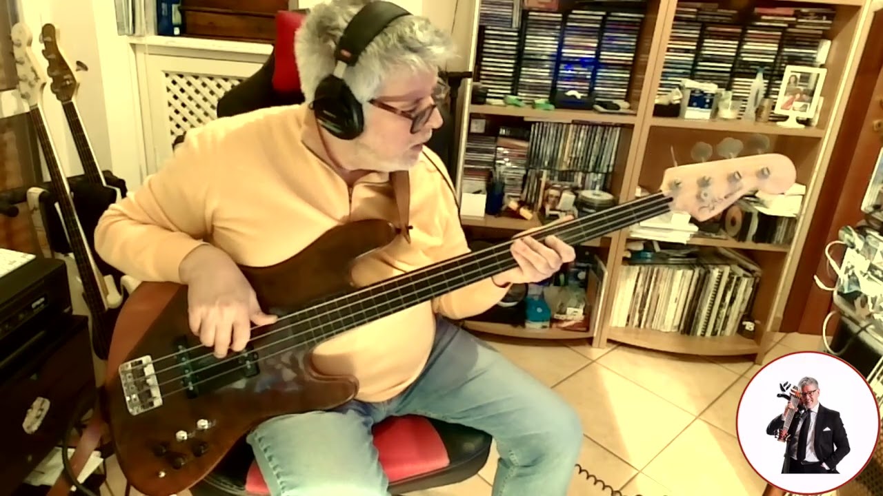 Kate Bush - Wuthering Heights ( personal bass cover) by Rino Conteduca with fretless bass