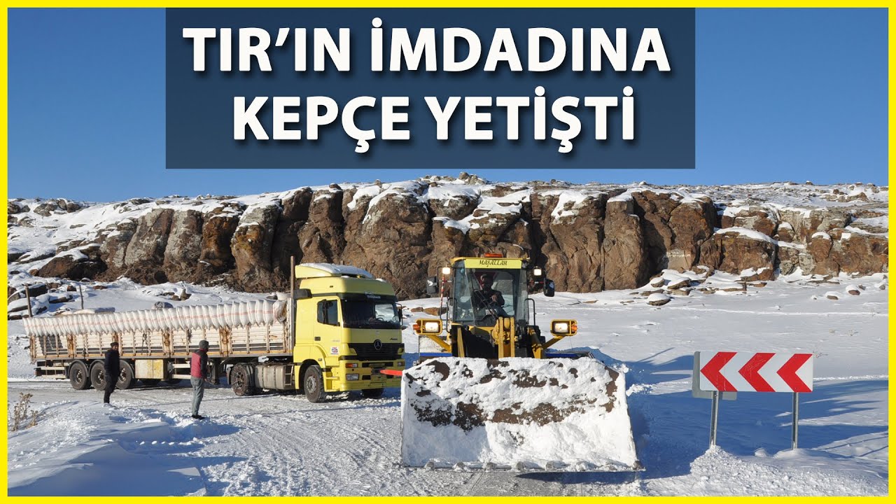 Diyarbakır'dan Saman Getiren TIR, Kars'ın Karlı Yolunda Rampada Kaldı