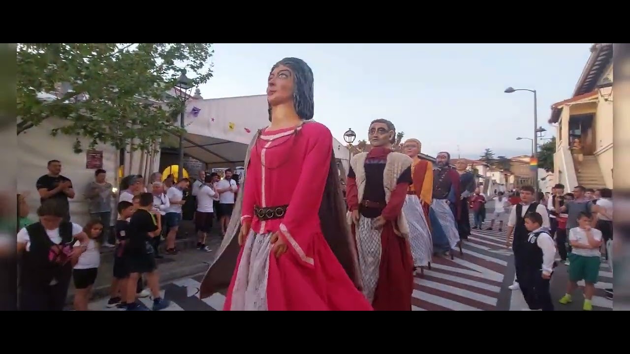 Txantreako erraldoien azken balsak./ Últimos bailes de los gigantes de la Txantrea.